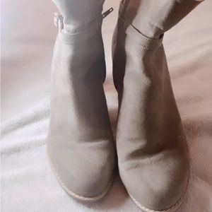 Banana Republic Autumn boots high heeled size 8 for Women :D semi used